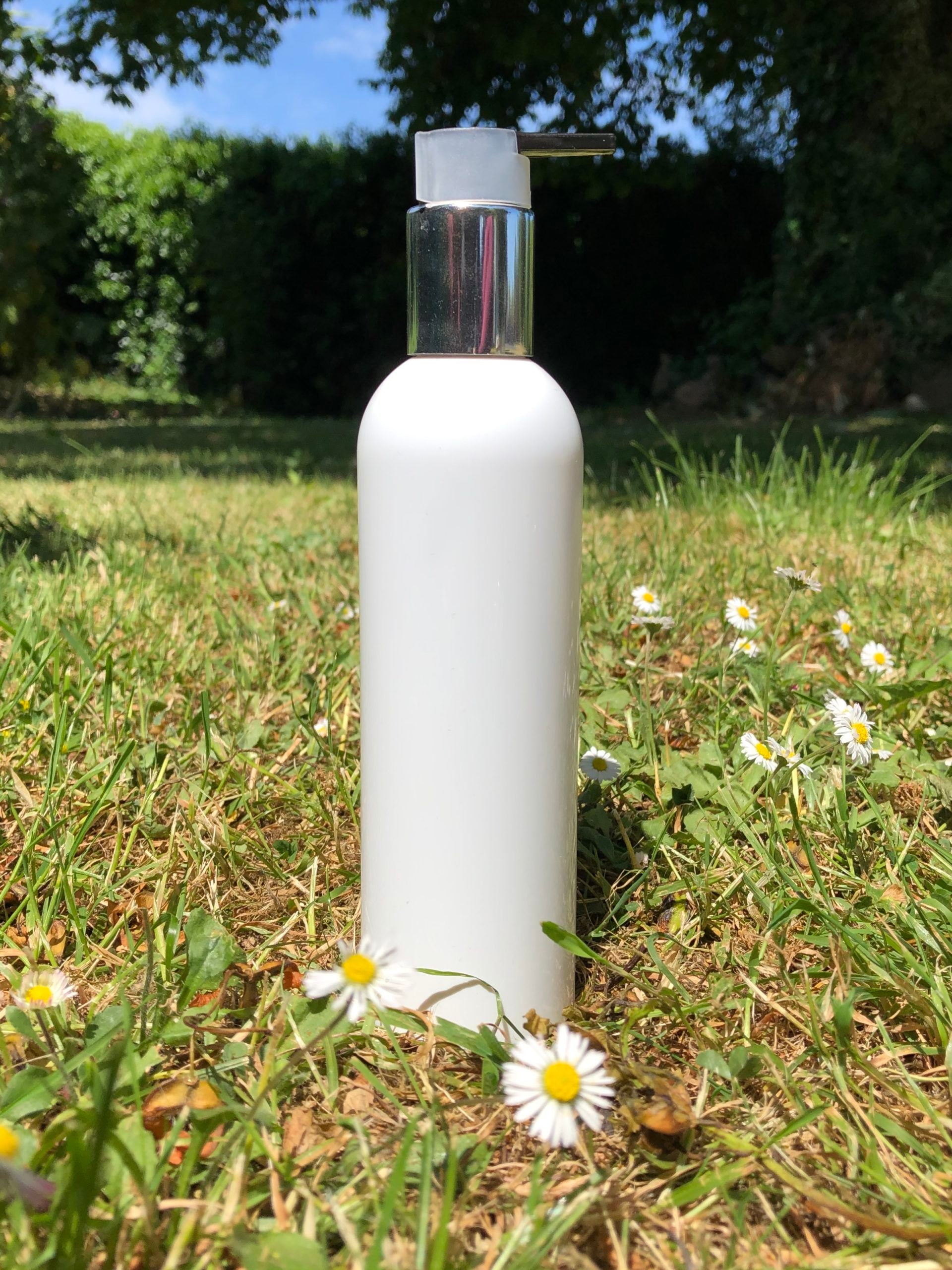 White (Gloss) 250ml Tall bottle (silver collar pump)