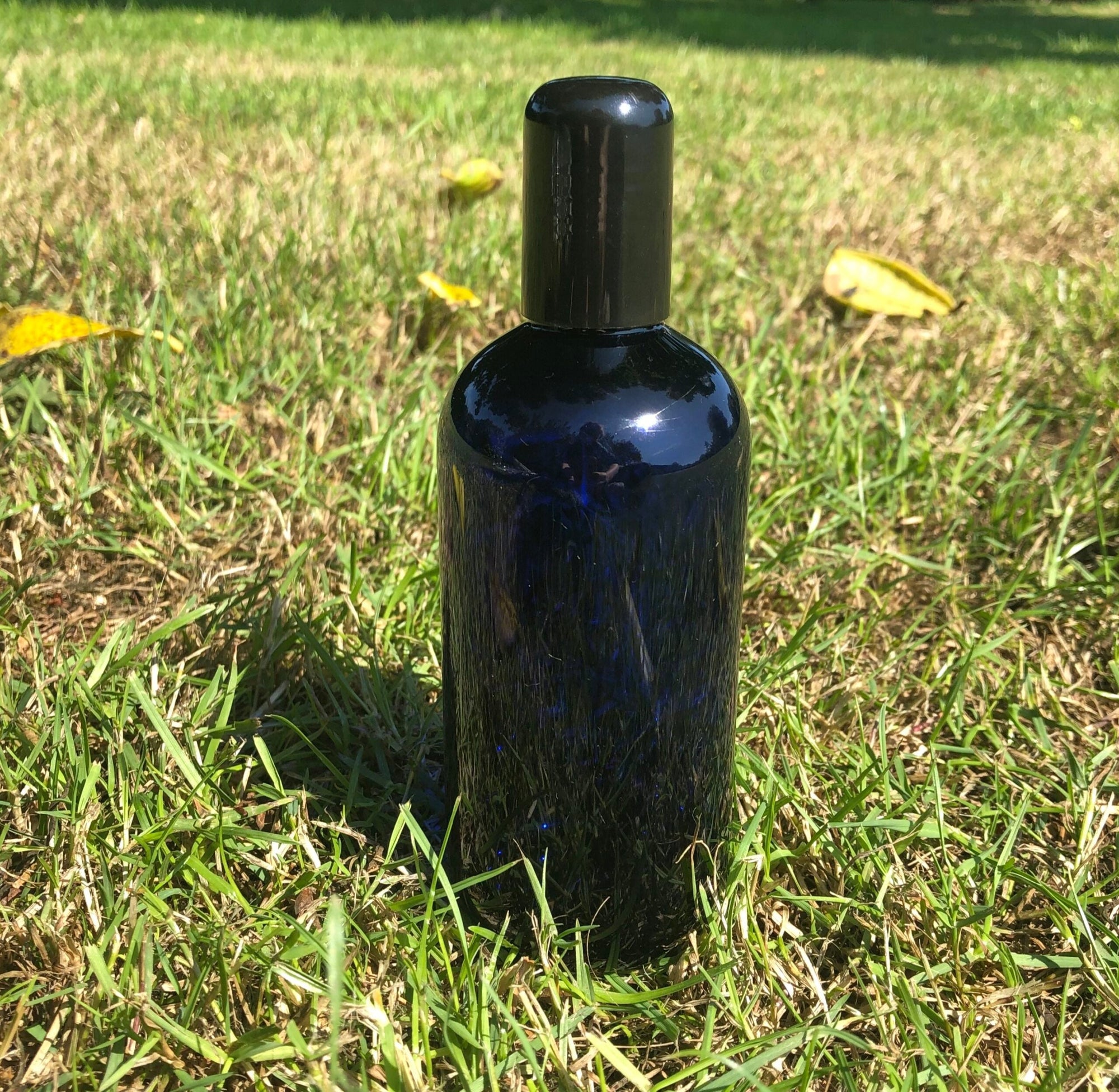 250 ml Blue Plastic (PETG) bottle with cap